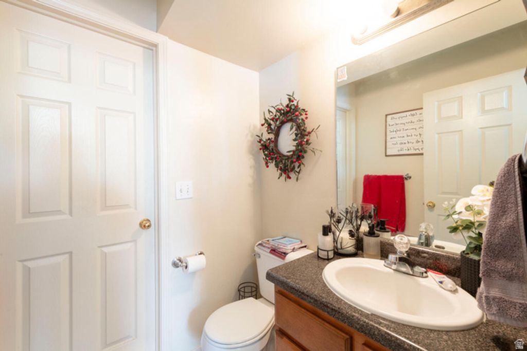 Image 11 of property listing at 7456 SOUTHCREST CIR, Midvale, UT 84047
