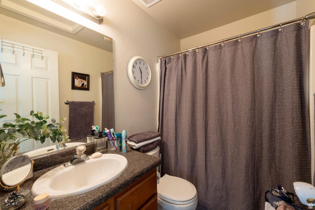 Image 15 of property listing at 7456 SOUTHCREST CIR, Midvale, UT 84047