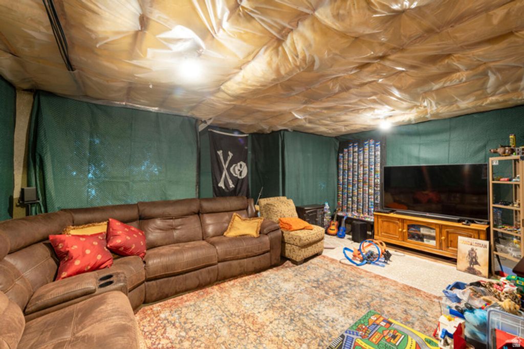 Image 18 of property listing at 7456 SOUTHCREST CIR, Midvale, UT 84047