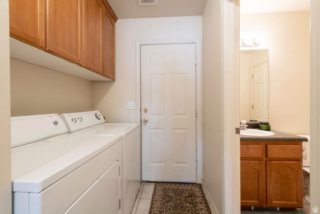 Image 10 of property listing at 7456 SOUTHCREST CIR, Midvale, UT 84047