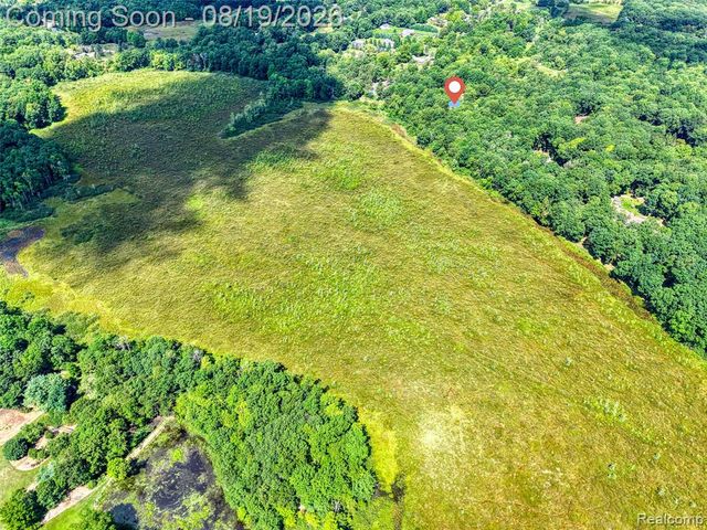 1761 Waw Lake Road, Brighton, MI 48114