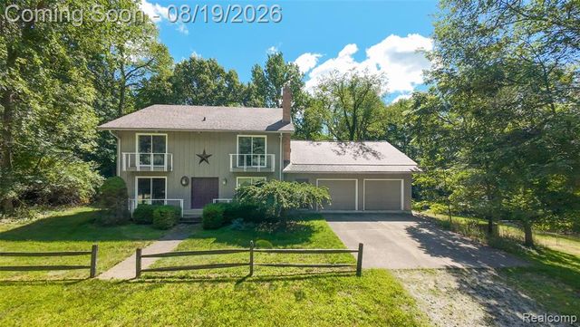 1761 Waw Lake Road, Brighton, MI 48114
