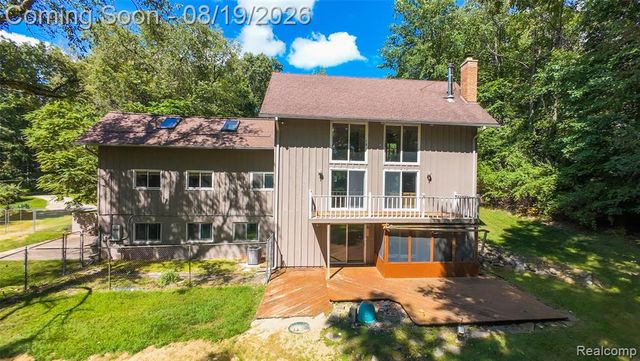 1761 Waw Lake Road, Brighton, MI 48114