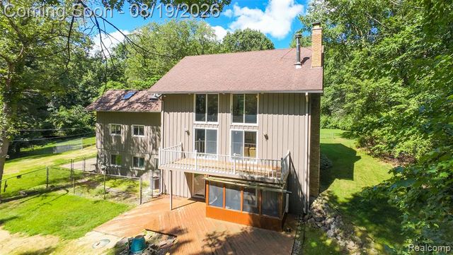 1761 Waw Lake Road, Brighton, MI 48114