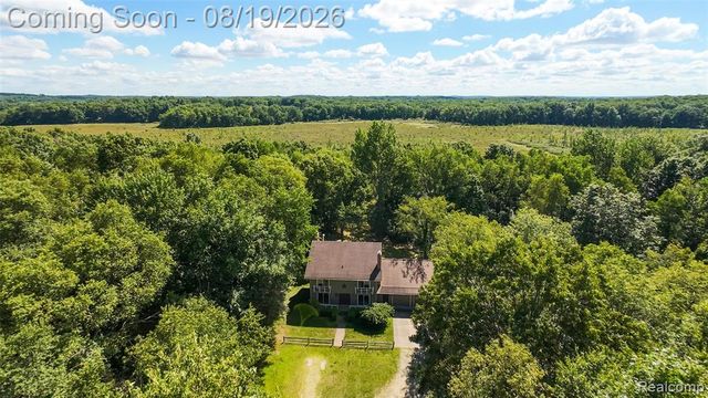 1761 Waw Lake Road, Brighton, MI 48114