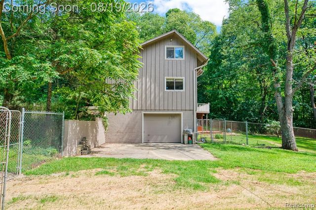 1761 Waw Lake Road, Brighton, MI 48114