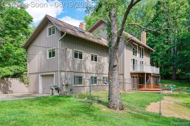 1761 Waw Lake Road, Brighton, MI 48114