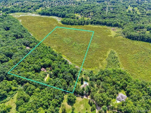 1761 Waw Lake Road, Brighton, MI 48114