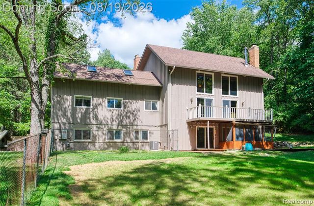 1761 Waw Lake Road, Brighton, MI 48114