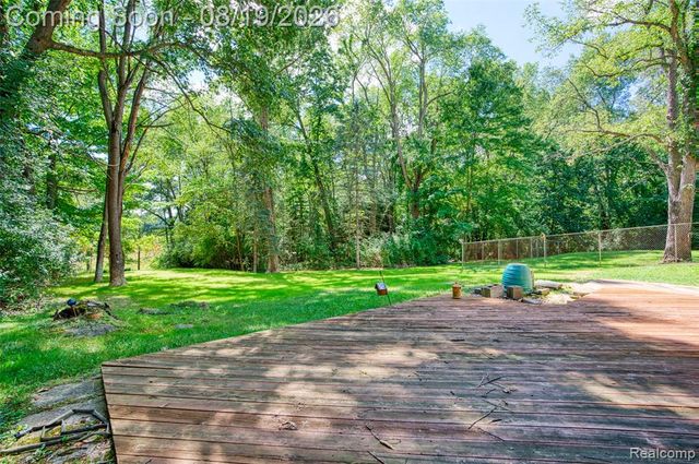 1761 Waw Lake Road, Brighton, MI 48114