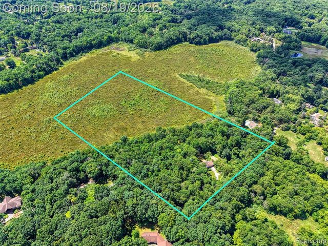 1761 Waw Lake Road, Brighton, MI 48114