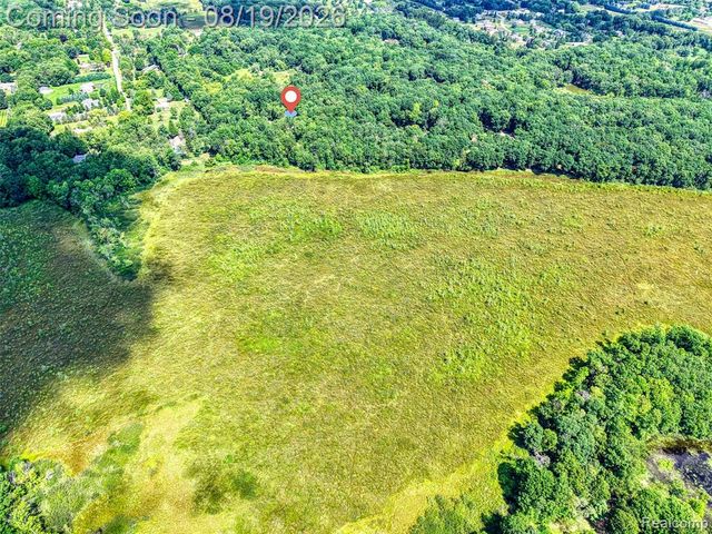 1761 Waw Lake Road, Brighton, MI 48114