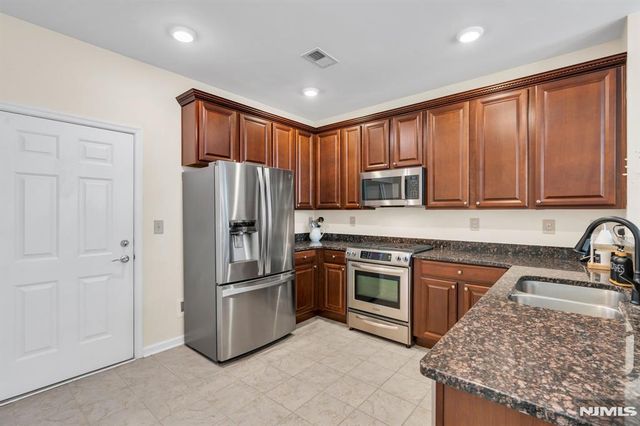 17 Jasmine Lane 1109, Garfield, NJ 07026