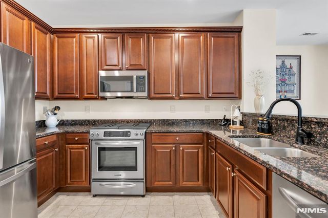 17 Jasmine Lane 1109, Garfield, NJ 07026