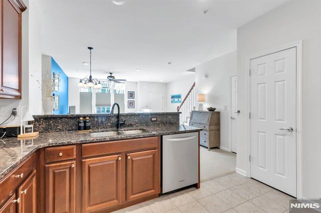 17 Jasmine Lane 1109, Garfield, NJ 07026