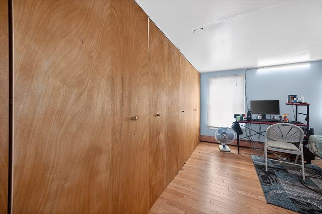 5 S Webster St, Haverhill, MA 01835