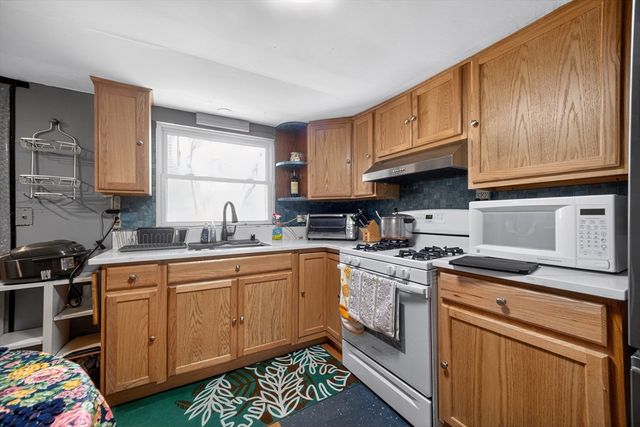 5 S Webster St, Haverhill, MA 01835