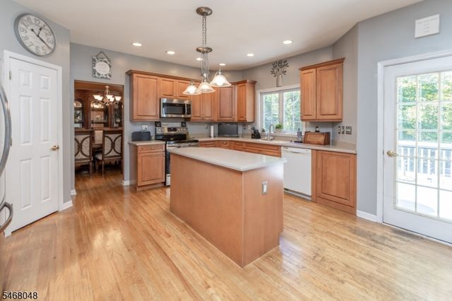4 Cove Hollow Ct, Andover Twp., NJ 07821