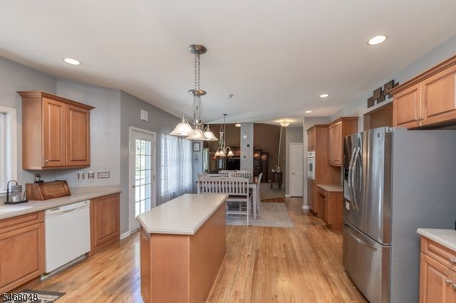 4 Cove Hollow Ct, Andover Twp., NJ 07821