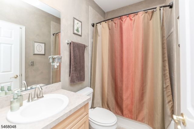 4 Cove Hollow Ct, Andover Twp., NJ 07821