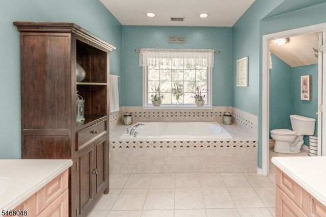 4 Cove Hollow Ct, Andover Twp., NJ 07821