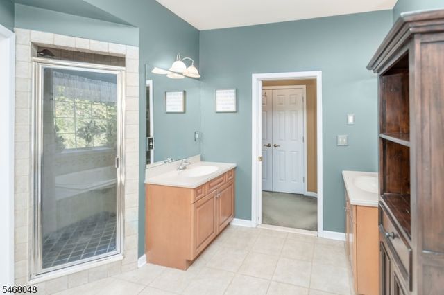 4 Cove Hollow Ct, Andover Twp., NJ 07821