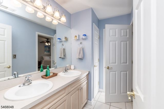 4 Cove Hollow Ct, Andover Twp., NJ 07821