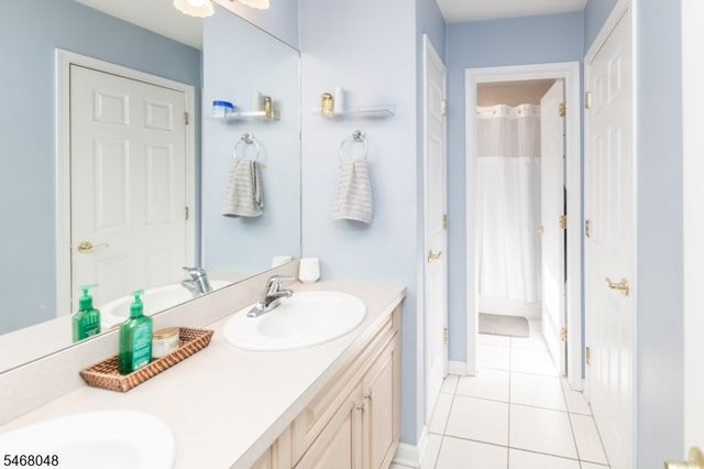 4 Cove Hollow Ct, Andover Twp., NJ 07821
