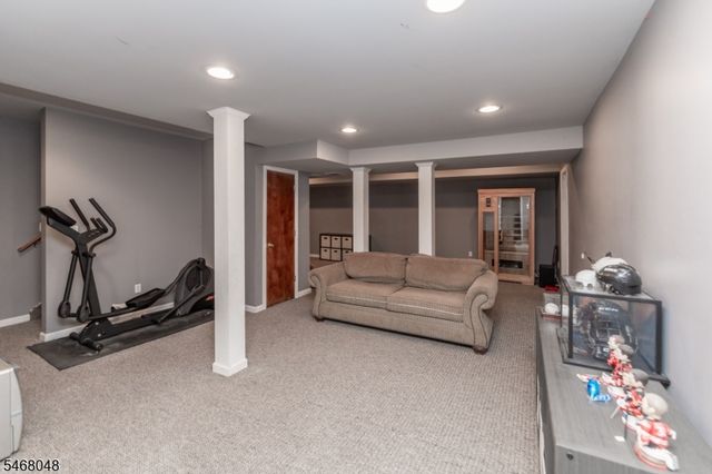 4 Cove Hollow Ct, Andover Twp., NJ 07821