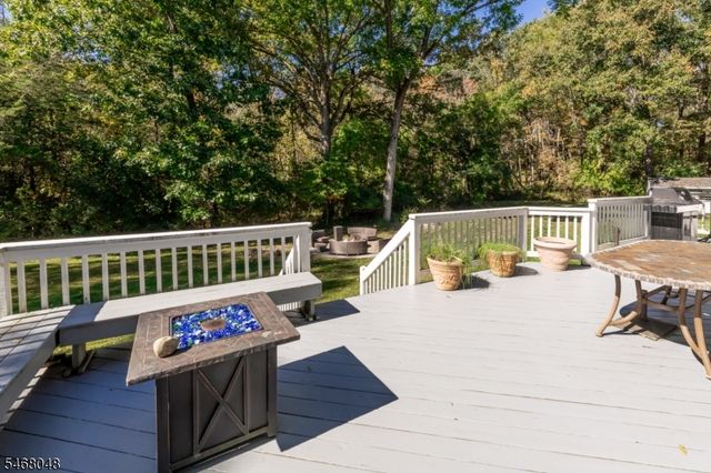 4 Cove Hollow Ct, Andover Twp., NJ 07821