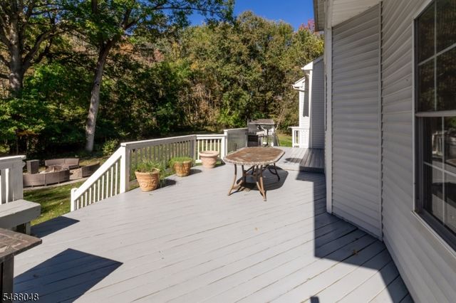 4 Cove Hollow Ct, Andover Twp., NJ 07821