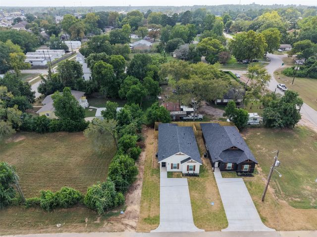 313 N Woodson Street, Willis, TX 77378