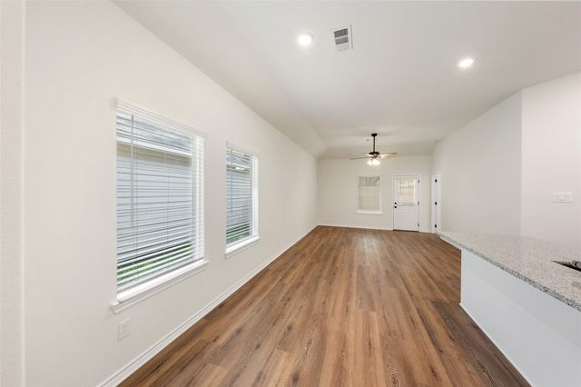 313 N Woodson Street, Willis, TX 77378