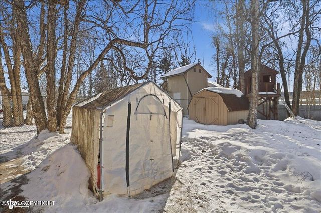 185 Hillcrest Avenue, Soldotna, AK 99669