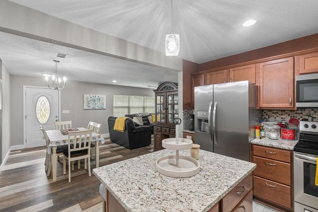 400 Dolphin Dr, Dothan, AL 36301