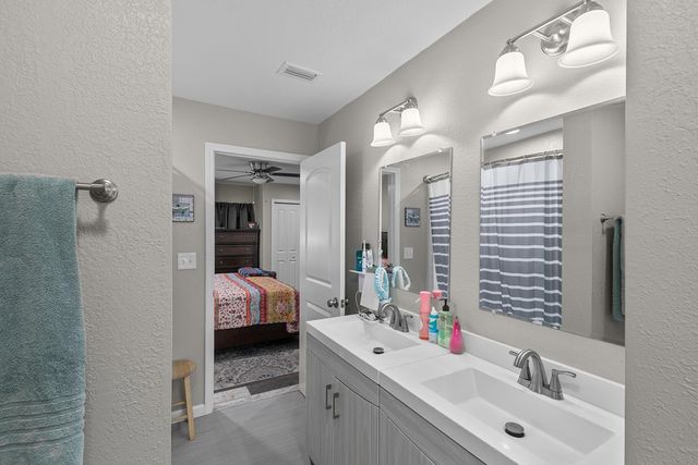 400 Dolphin Dr, Dothan, AL 36301