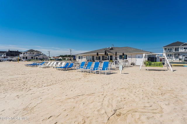 14 Hawkins Way, Waretown, NJ 08758