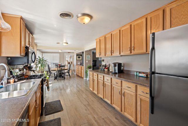 14 Hawkins Way, Waretown, NJ 08758