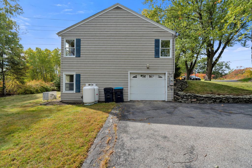 34 Rosewood Avenue, Lewiston, ME 04240 — photo 4