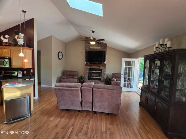 417 Lake Shore Drive, Monterey, TN 38574