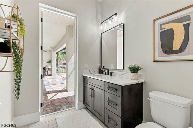 5025 Sorrento CT, Cape Coral, FL 33904