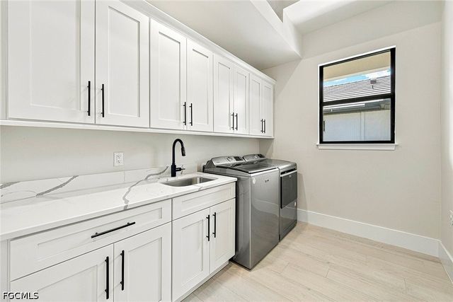 5025 Sorrento CT, Cape Coral, FL 33904