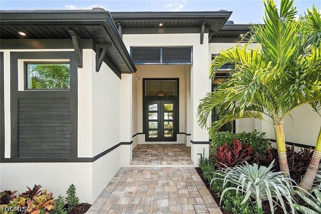5025 Sorrento CT, Cape Coral, FL 33904