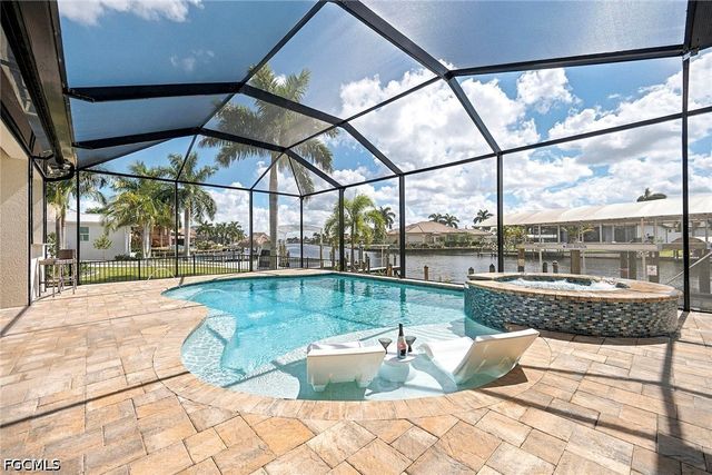 5025 Sorrento CT, Cape Coral, FL 33904