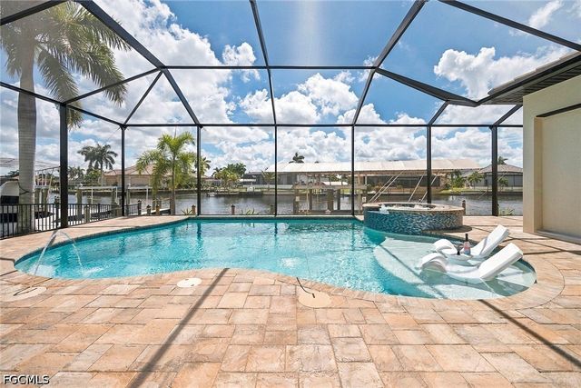5025 Sorrento CT, Cape Coral, FL 33904