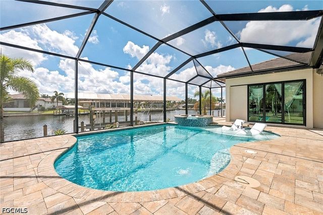 5025 Sorrento CT, Cape Coral, FL 33904