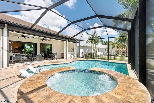 5025 Sorrento CT, Cape Coral, FL 33904
