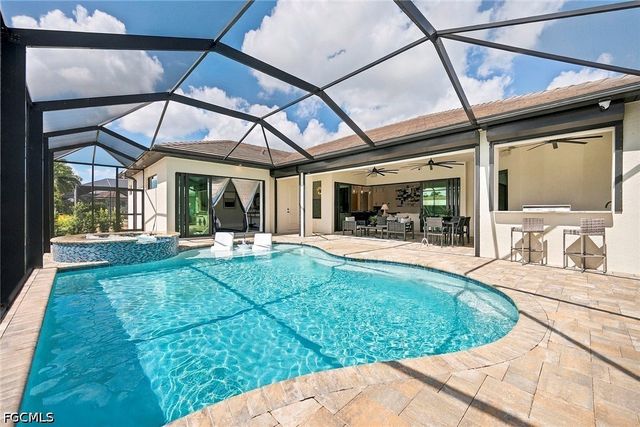 5025 Sorrento CT, Cape Coral, FL 33904