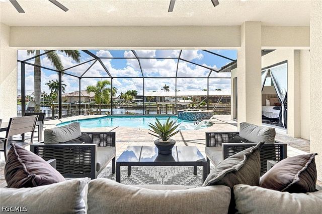 5025 Sorrento CT, Cape Coral, FL 33904