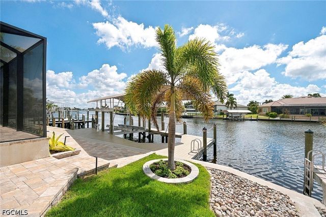 5025 Sorrento CT, Cape Coral, FL 33904